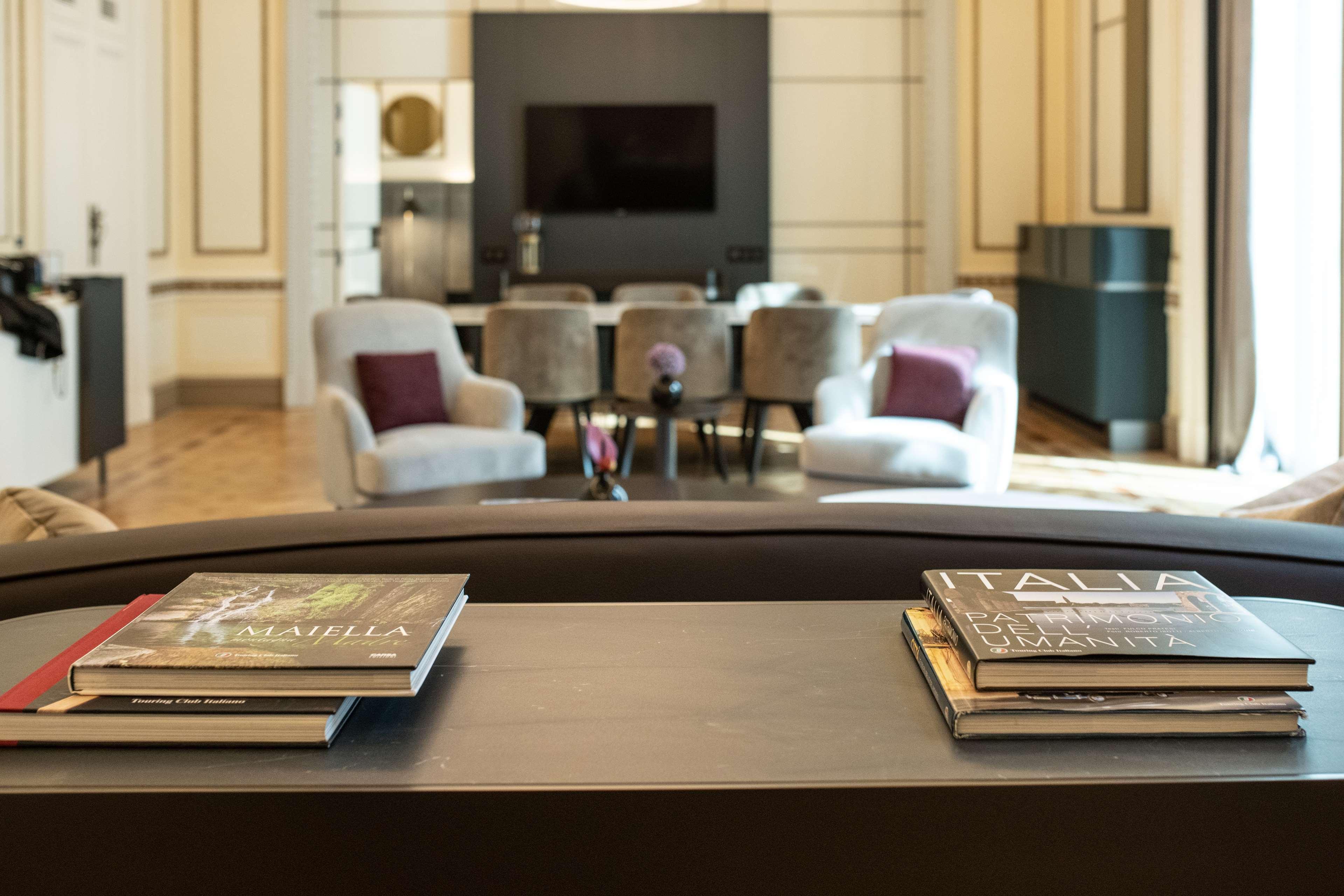 Radisson Collection Hotel, Palazzo Touring Club Milan Milão Exterior foto Interior of a suite at the Mandarin Oriental, Munich