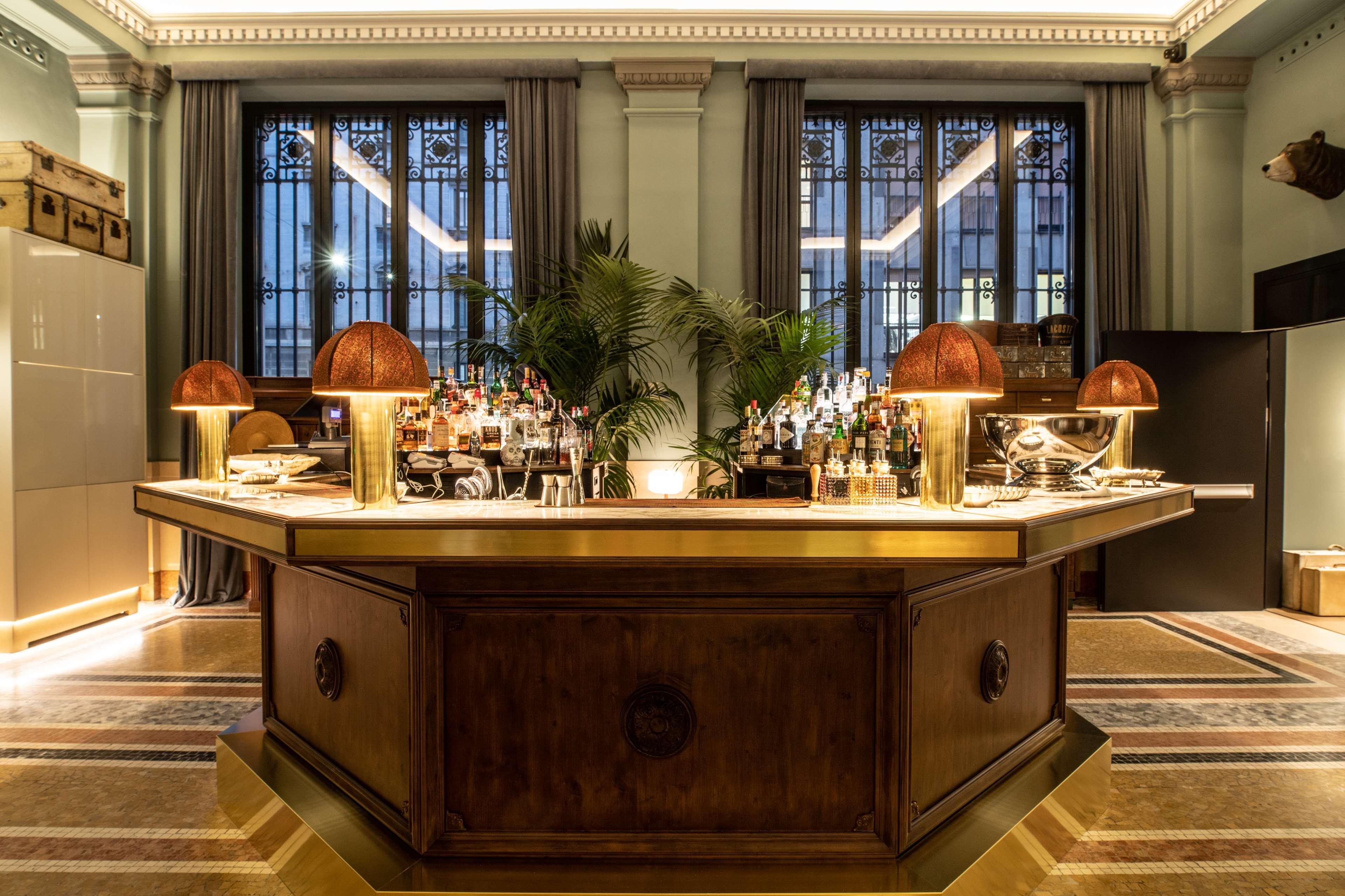 Radisson Collection Hotel, Palazzo Touring Club Milan Milão Exterior foto The bar at the Hotel de Crillon