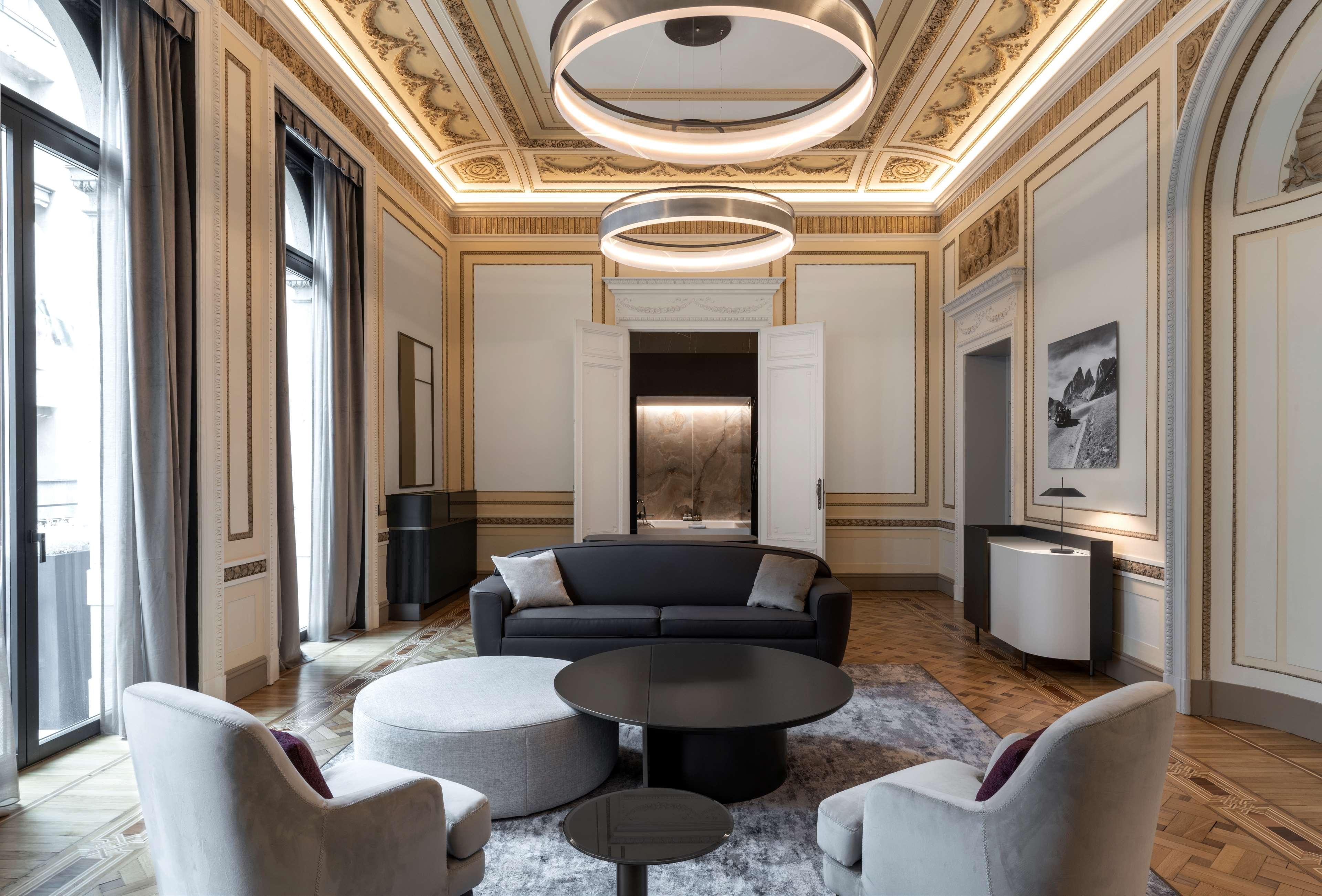 Radisson Collection Hotel, Palazzo Touring Club Milan Milão Exterior foto The interior of the hotel