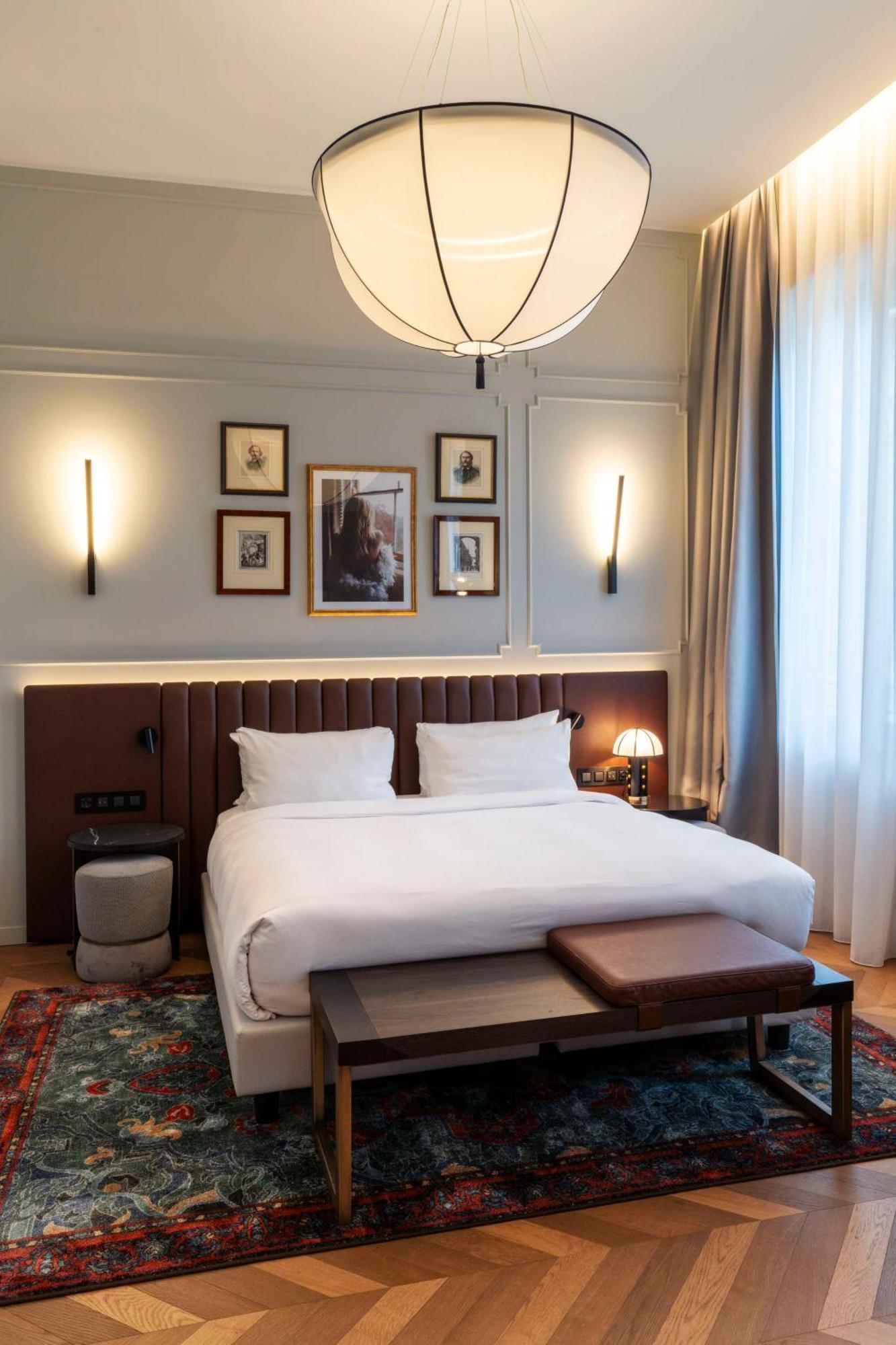 Radisson Collection Hotel, Palazzo Touring Club Milan Milão Exterior foto A bedroom at the hotel