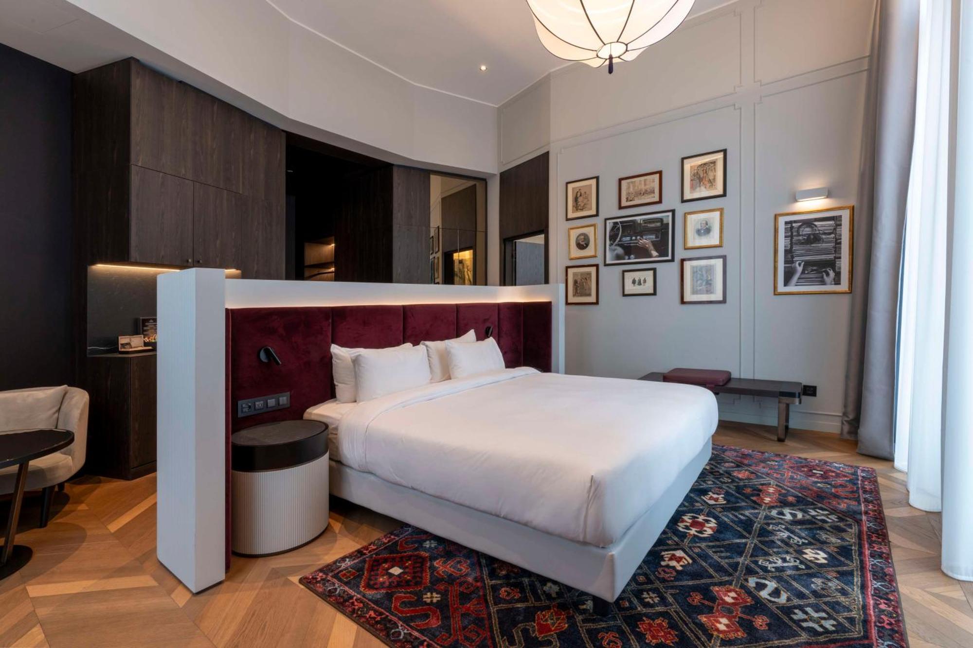 Radisson Collection Hotel, Palazzo Touring Club Milan Milão Exterior foto A bedroom at the hotel