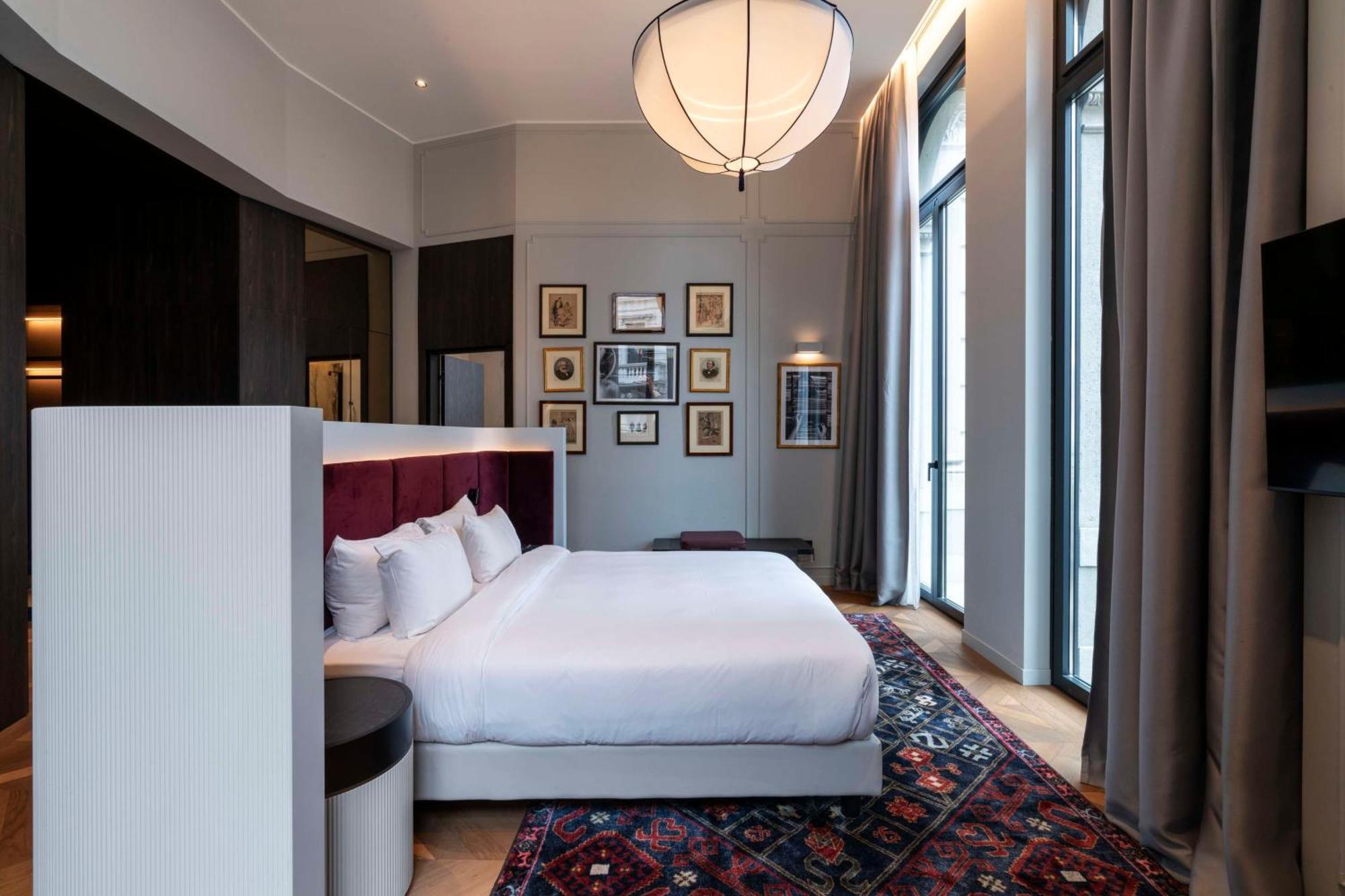 Radisson Collection Hotel, Palazzo Touring Club Milan Milão Exterior foto A bedroom at the hotel