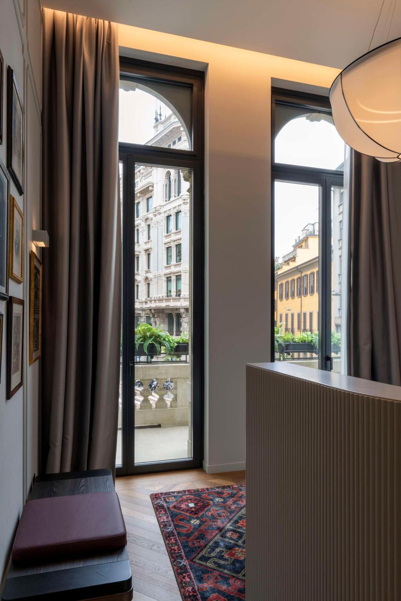 Radisson Collection Hotel, Palazzo Touring Club Milan Milão Exterior foto The interior of the gallery