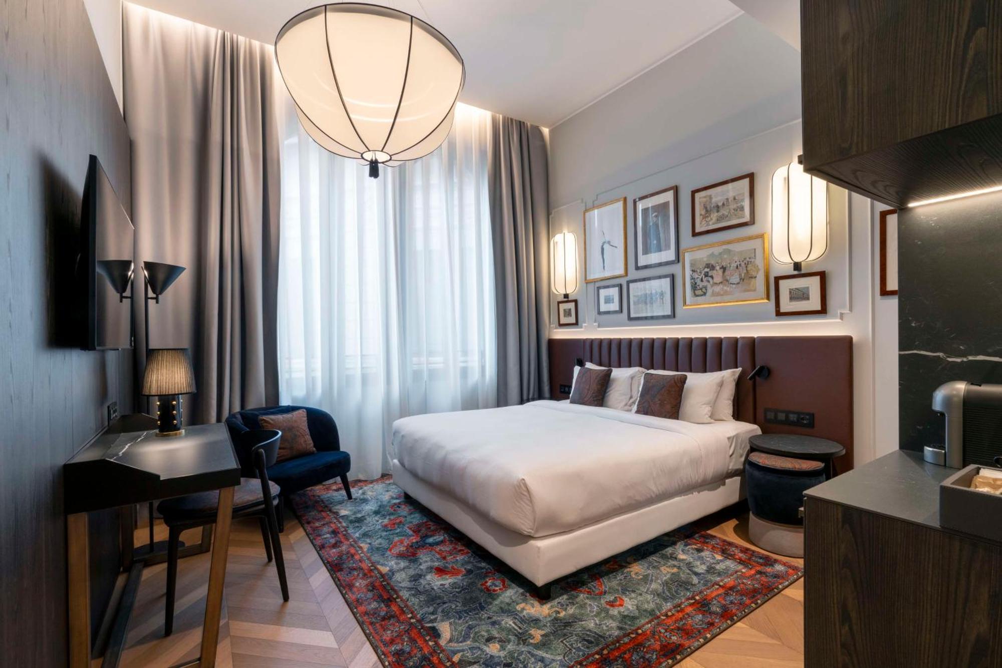 Radisson Collection Hotel, Palazzo Touring Club Milan Milão Exterior foto A room at the hotel