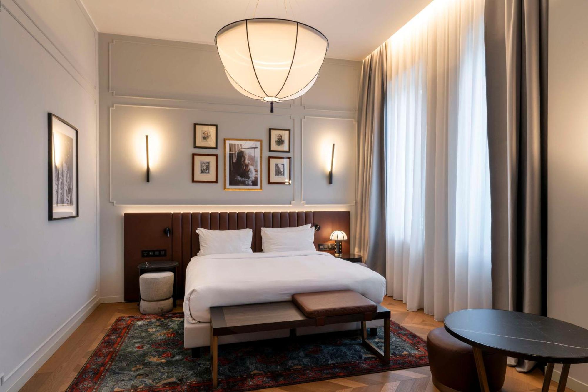 Radisson Collection Hotel, Palazzo Touring Club Milan Milão Exterior foto A bedroom at the hotel