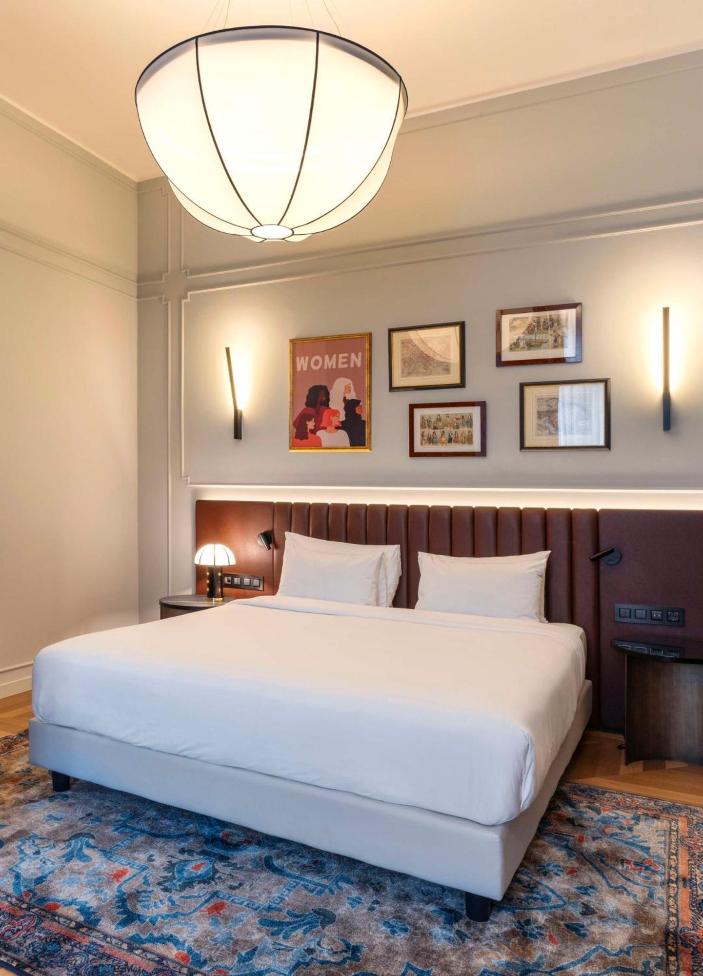 Radisson Collection Hotel, Palazzo Touring Club Milan Milão Exterior foto A bedroom at the hotel