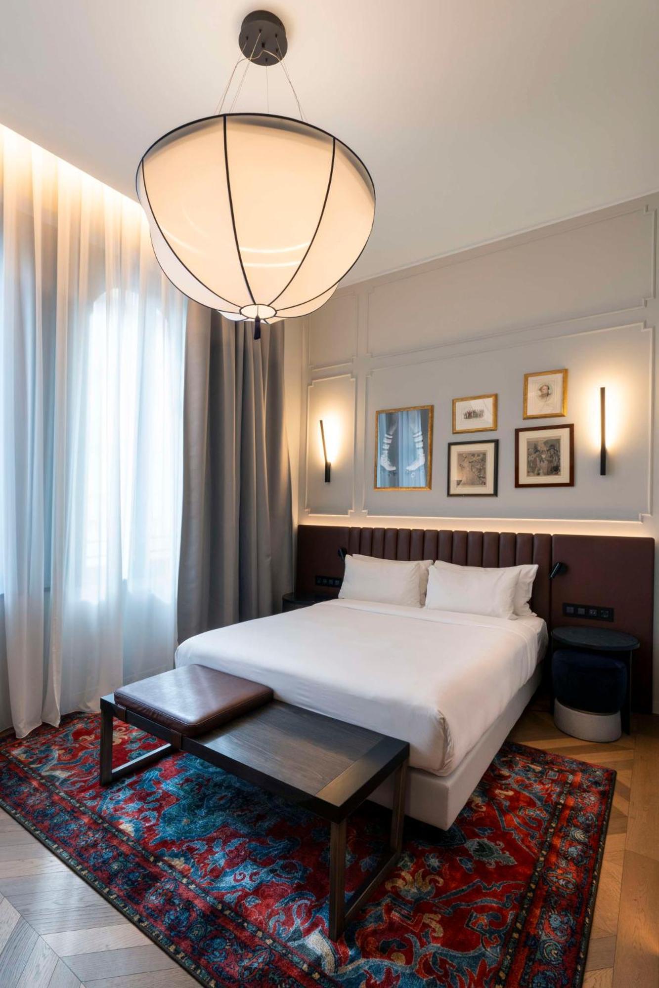 Radisson Collection Hotel, Palazzo Touring Club Milan Milão Exterior foto A bedroom at the hotel